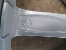 Load image into Gallery viewer, 1x Alufelge 16 Zoll 6.0" 5x112 38ET Glanz Silber 657601025B Skoda Rim Wheel FEL2516640481am