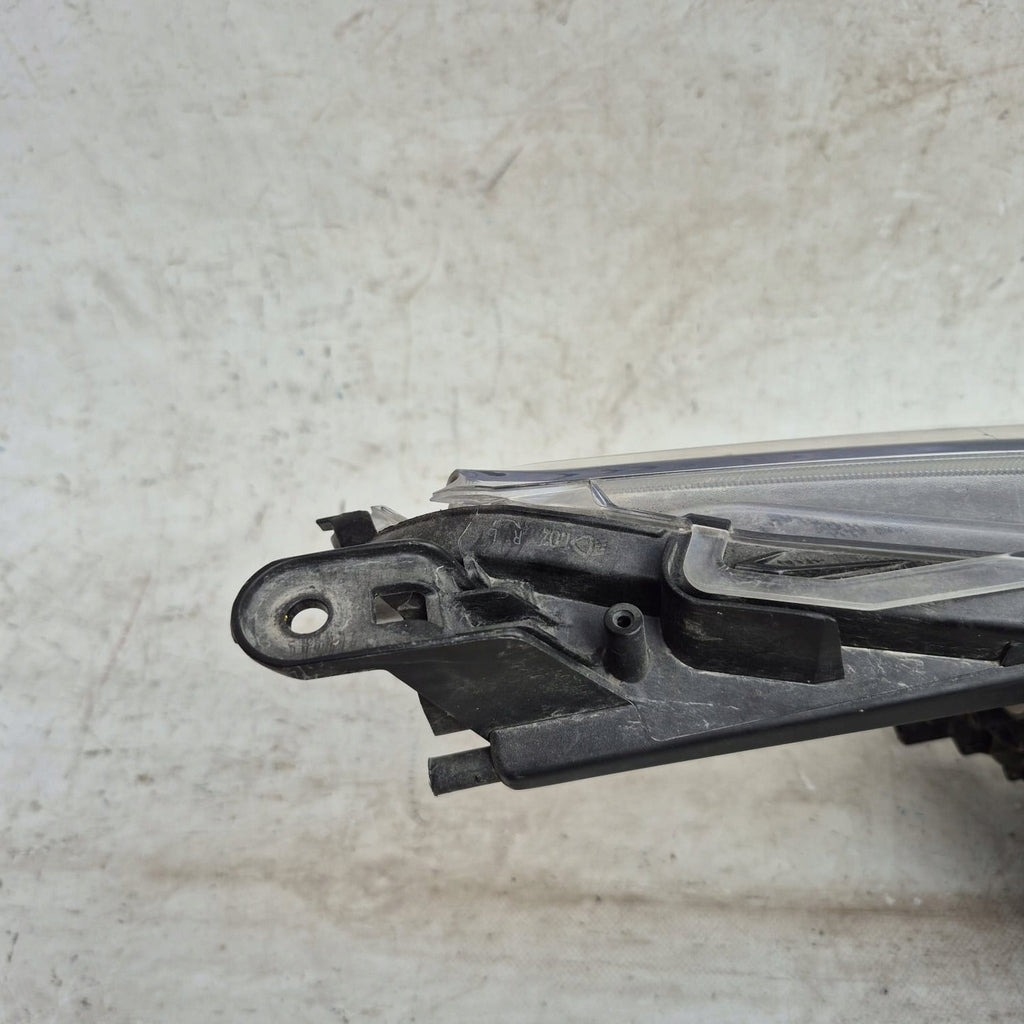 Frontscheinwerfer Toyota Hilux VIII Links Scheinwerfer Headlight SCH3669776049rp