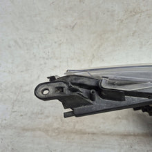 Laden Sie das Bild in den Galerie-Viewer, Frontscheinwerfer Toyota Hilux VIII Links Scheinwerfer Headlight SCH3669776049rp