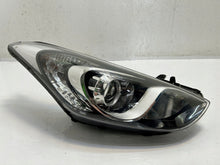 Laden Sie das Bild in den Galerie-Viewer, Frontscheinwerfer Hyundai I30 92102-A6100 Rechts Scheinwerfer Headlight