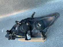 Laden Sie das Bild in den Galerie-Viewer, Frontscheinwerfer Toyota Auris 81110-02A51 Xenon Rechts Scheinwerfer Headlight