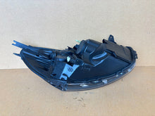Laden Sie das Bild in den Galerie-Viewer, Frontscheinwerfer Renault Clio Links Scheinwerfer Headlight SCH8822997895wb