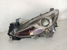 Laden Sie das Bild in den Galerie-Viewer, Frontscheinwerfer Mazda III BHN3-51040 Xenon Ein Stück (Rechts oder Links)