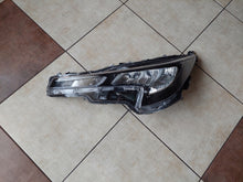 Load image into Gallery viewer, Frontscheinwerfer Toyota Corolla 81150-02S60-2 Full LED Rechts oder Links