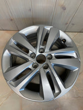 Laden Sie das Bild in den Galerie-Viewer, 1x Alufelge 17 Zoll 7.0" 5x108 46ET 9810098577 Citroën Jumpy Expert Traveller FEL6767916337sg