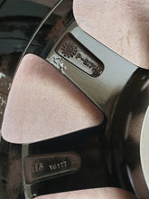 Load image into Gallery viewer, 1x Alufelge 15 Zoll 5.0&quot; 4x100 40ET Glanz 43210-60PS0-0SP Suzuki Swift Rim Wheel