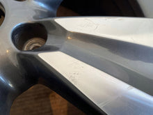 Load image into Gallery viewer, 1x Alufelge 17 Zoll 6.5" 5x114.3 45ET Glanz N50701 Nissan Pulsar Rim Wheel FEL8992505528bj