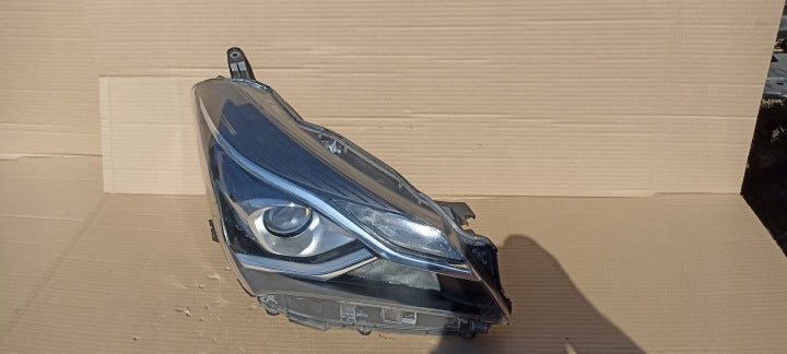 Frontscheinwerfer Toyota Yaris 81110-0D35006 Rechts Scheinwerfer Headlight SCH4346256441wz
