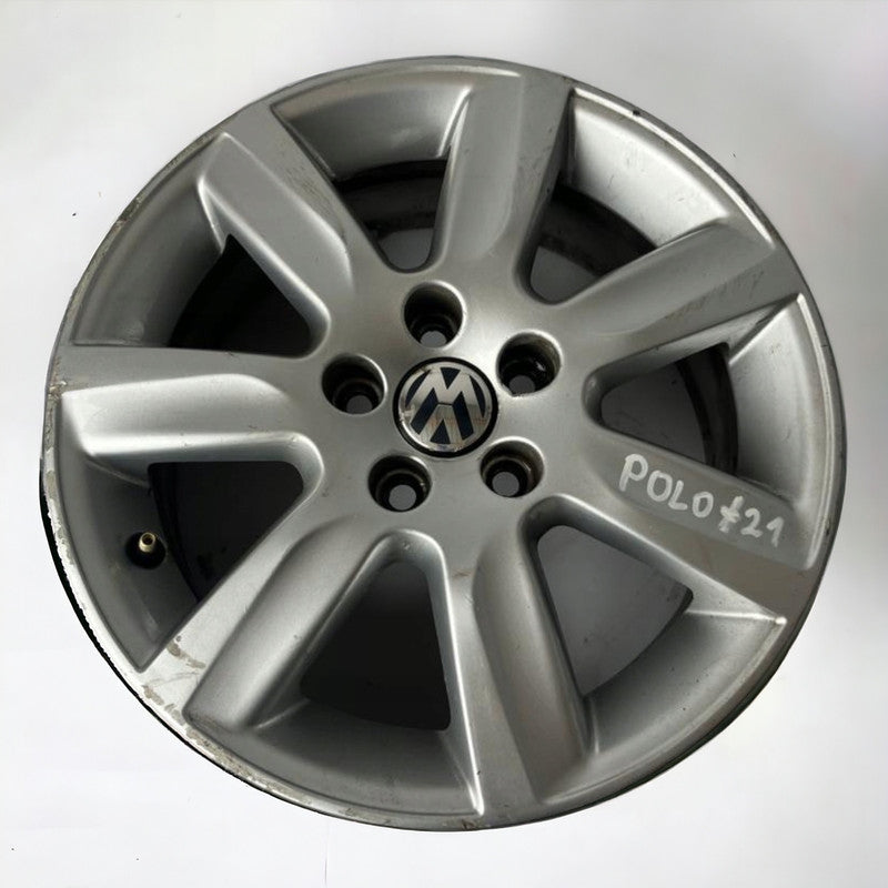 1x Alufelge 15 Zoll 6.0" 5x100 6R0601025L VW Polo Rim Wheel