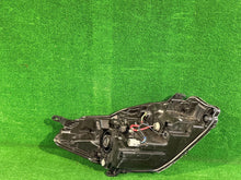 Load image into Gallery viewer, Frontscheinwerfer Toyota Yaris CSC22294 Links Scheinwerfer Headlight SCH7367401826sd