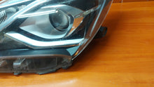 Load image into Gallery viewer, Frontscheinwerfer Toyota Yaris OD-199 0D-200 LED Ein Stück (Rechts oder Links)
