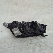 Laden Sie das Bild in den Galerie-Viewer, Frontscheinwerfer Skoda Octavia IV 5E4941015A Full LED Rechts oder Links SCH2349209720pa