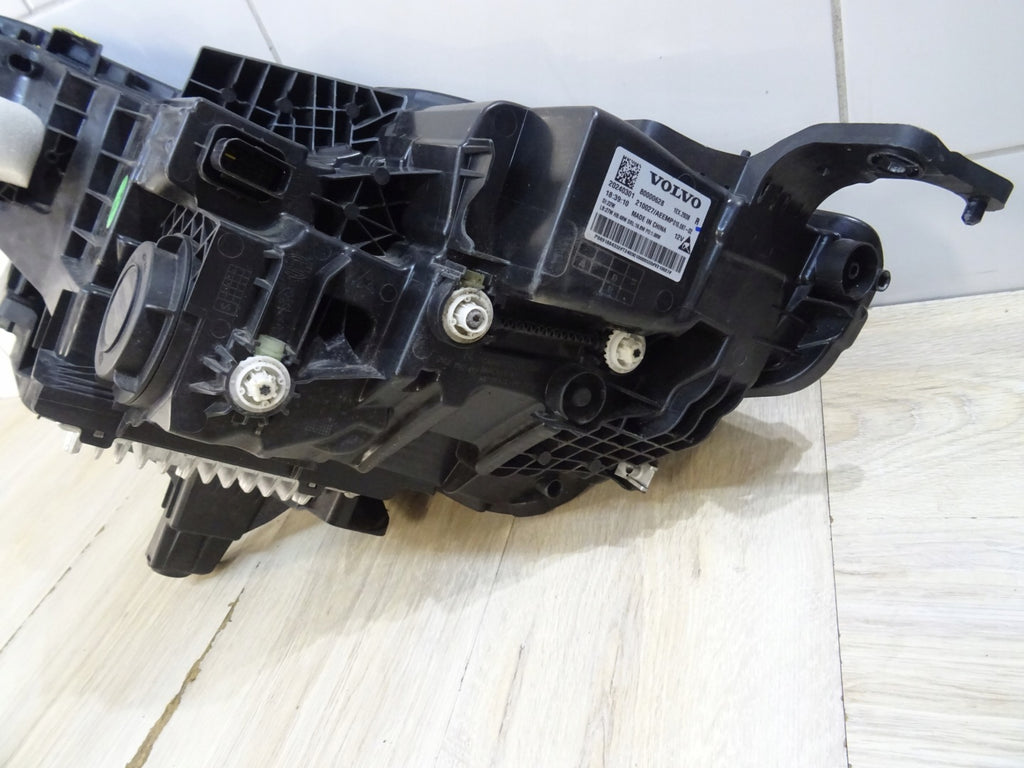 Frontscheinwerfer Volvo 80000628 Rechts Scheinwerfer Headlight SCH7977266130kw