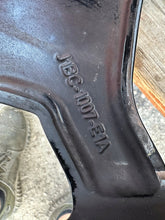 Laden Sie das Bild in den Galerie-Viewer, 1x Alufelge 18 Zoll 7.0" 4x108 42 5ET Glanz Schwarz J1BC-1007-E1A Ford Ecosport FEL3855618354cg