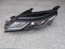 Laden Sie das Bild in den Galerie-Viewer, Frontscheinwerfer Mitsubishi L200 34587612543760 8301D381 LED Rechts oder Links