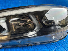 Laden Sie das Bild in den Galerie-Viewer, Frontscheinwerfer Hyundai Tucson 92101-D7200 Links Scheinwerfer Headlight SCH2275494217vv