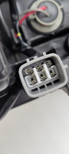 Laden Sie das Bild in den Galerie-Viewer, Frontscheinwerfer Toyota Yaris Links Scheinwerfer Headlight SCH7417276250lu
