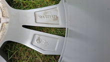 Load image into Gallery viewer, 1x Alufelge 18 Zoll 7.5" 5x112 50ET Glanz Silber 10A071498 VW I Rim Wheel FEL4514778932sl