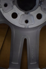 Laden Sie das Bild in den Galerie-Viewer, 1x Alufelge 18 Zoll 8.0" 5x120 57ET Glanz Grau 7848602 BMW 1 8 Rim Wheel FEL7733209244zn