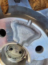 Laden Sie das Bild in den Galerie-Viewer, 1x Alufelge 16 Zoll 6.0&quot; 4x100 50ET Glanz Schwarz 52910-C8700 Hyundai I20 II Mg