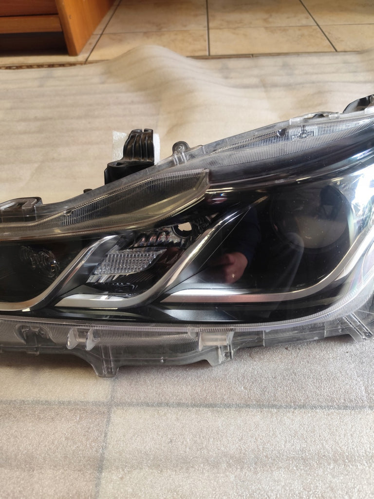 Frontscheinwerfer Toyota Corolla 8115002T31 LED Links Scheinwerfer Headlight SCH3587455843na