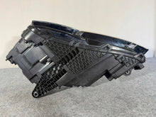 Laden Sie das Bild in den Galerie-Viewer, Frontscheinwerfer Skoda Superb III 3V1941016E 922430111502040001 LED Rechts SCH1664546915hd