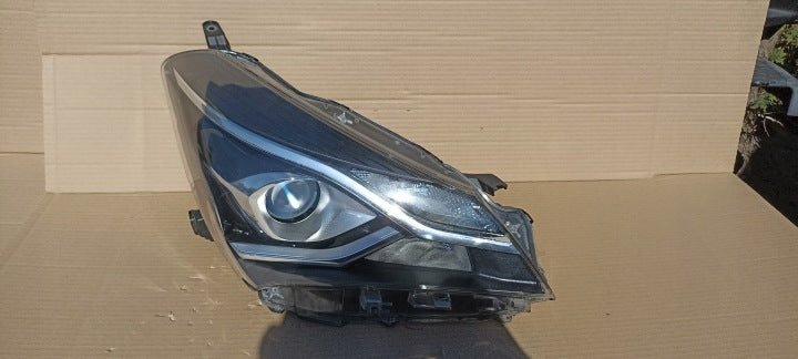 Frontscheinwerfer Toyota Yaris 81110-0D35006 Rechts Scheinwerfer Headlight SCH4346256441wz