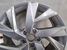 Laden Sie das Bild in den Galerie-Viewer, 1x Alufelge 18 Zoll 7.0" 5x112 43ET Glanz Silber 5NA601025AD VW Tiguan Rim Wheel FEL2156087883go