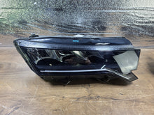 Laden Sie das Bild in den Galerie-Viewer, Frontscheinwerfer Skoda Octavia IV 5E4941010 Rechts Scheinwerfer Headlight SCH6410643101fi