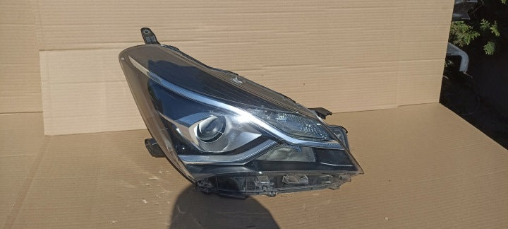 Frontscheinwerfer Toyota Yaris 81110-0D35006 Rechts Scheinwerfer Headlight SCH4346256441wz
