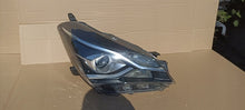 Laden Sie das Bild in den Galerie-Viewer, Frontscheinwerfer Toyota Yaris 81110-0D35006 Rechts Scheinwerfer Headlight SCH4346256441wz