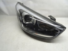 Laden Sie das Bild in den Galerie-Viewer, Frontscheinwerfer Hyundai I30 92102-28 Rechts Scheinwerfer Headlight