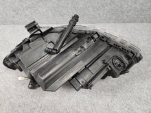 Laden Sie das Bild in den Galerie-Viewer, Frontscheinwerfer Mercedes-Benz W246 A2468201661 030127127200 Xenon Rechts SCH9029967737th