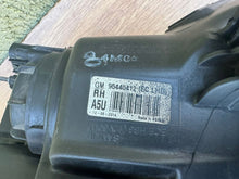 Laden Sie das Bild in den Galerie-Viewer, Frontscheinwerfer Opel Mokka 95440412 Rechts Scheinwerfer Headlight SCH7200213424cr