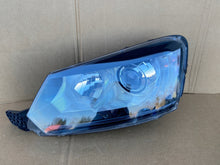 Laden Sie das Bild in den Galerie-Viewer, Frontscheinwerfer Skoda Yeti 5L1941015 Xenon Links Scheinwerfer Headlight SCH5887083514uq