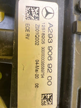 Laden Sie das Bild in den Galerie-Viewer, Frontscheinwerfer Mercedes-Benz Eqc A2939069200 LED Rechts oder Links SCH1896692681ca