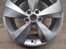 Load image into Gallery viewer, 1x Alufelge 17 Zoll 6.5" 5x112 38ET Glanz Silber 565601025AA Skoda Kodiaq FEL4115197107wa