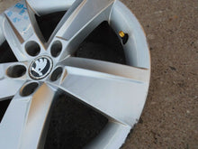 Laden Sie das Bild in den Galerie-Viewer, 1x Alufelge 16 Zoll 7.0" 5x100 46ET Glanz Silber 6V0601025 Skoda Fabia Iii FEL5400548680fc