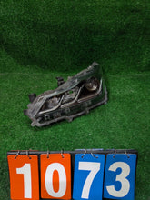 Load image into Gallery viewer, Frontscheinwerfer Toyota Corolla 81170-0T31 Links Scheinwerfer Headlight SCH3065070463jk