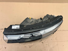 Load image into Gallery viewer, Frontscheinwerfer Skoda Kamiq 658941015D Links Scheinwerfer Headlight SCH2564283881nd