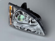 Load image into Gallery viewer, Frontscheinwerfer Ford Focus 4M51-13099-ED Xenon Rechts Scheinwerfer Headlight SCH7673370382xr
