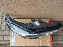 Laden Sie das Bild in den Galerie-Viewer, Frontscheinwerfer Renault Captur II 260107674R 260606466R Full LED Ein Satz SCH6683205427sx
