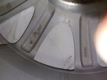 Laden Sie das Bild in den Galerie-Viewer, 1x Alufelge 17 Zoll 7.5&quot; 5x114.3 50ET Glanz Silber 9965077570 Mazda Rim Wheel