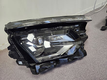 Load image into Gallery viewer, Frontscheinwerfer Skoda Kamiq LED Ein Satz Scheinwerfer Headlight SCH4567686281pd
