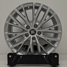 Laden Sie das Bild in den Galerie-Viewer, 1x Alufelge 17 Zoll 7.5" 5x112 46ET Glanz Silber 5FA601025B Seat Leon Rim Wheel FEL3889020394nt