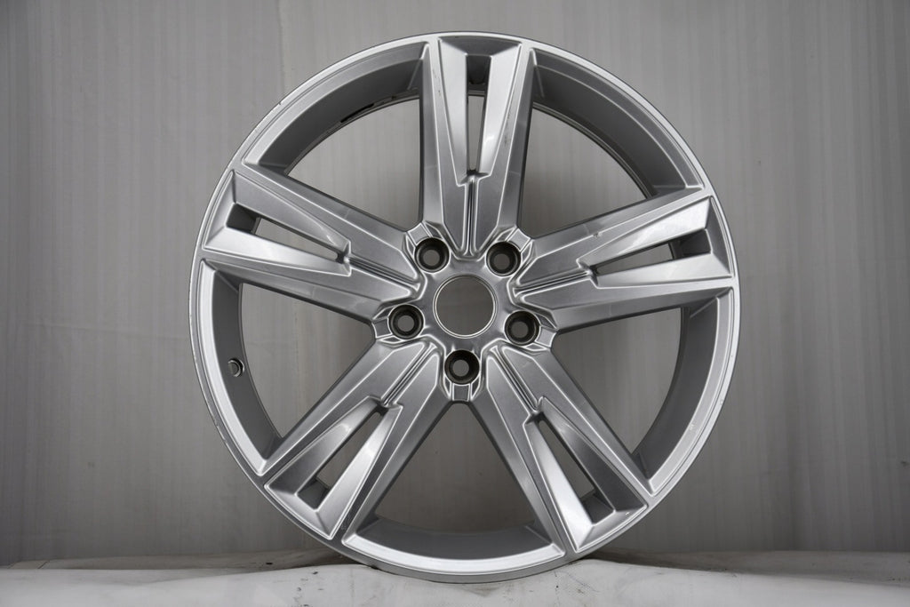 1x Alufelge 18 Zoll 7.0" 5x112 45ET Glanz Silber 575601025AD Seat Rim Wheel FEL6549207083ir