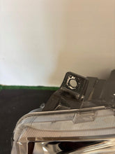 Laden Sie das Bild in den Galerie-Viewer, Frontscheinwerfer Mercedes-Benz Sprinter A9109065700 LED Rechts oder Links