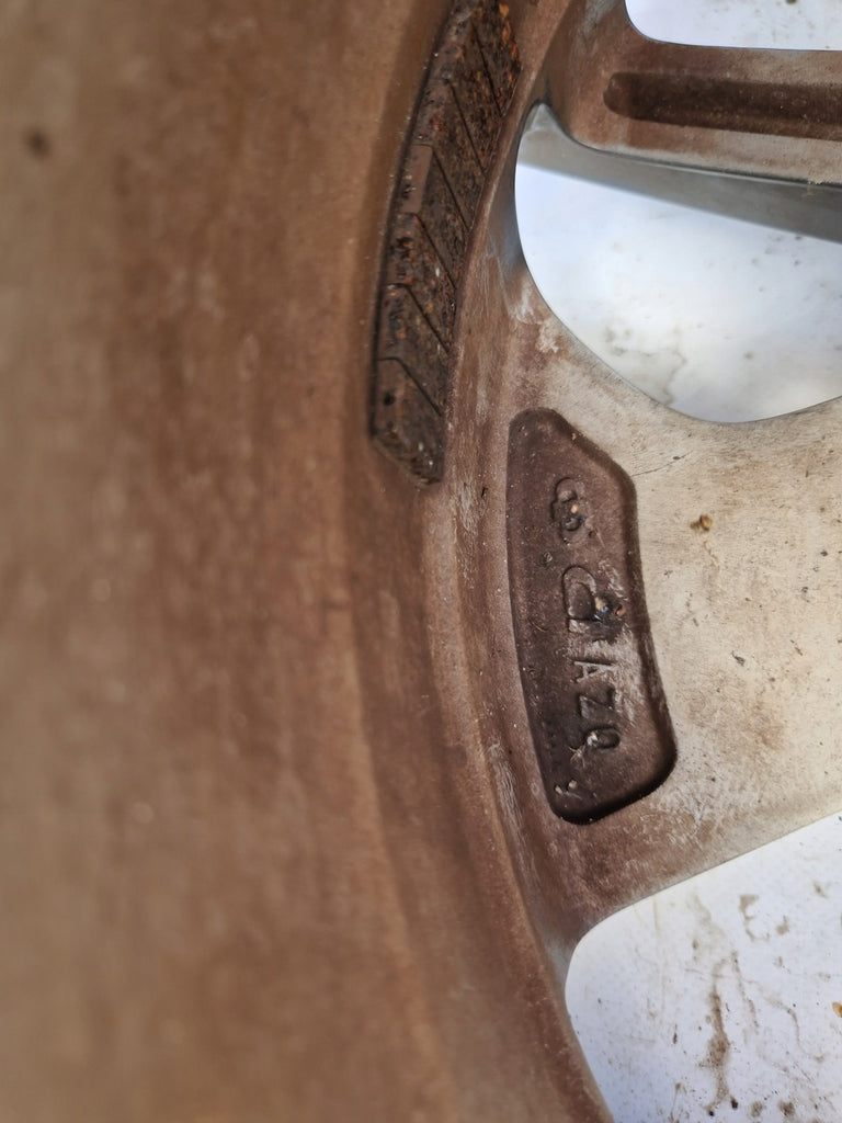 1x Alufelge 17 Zoll 7.0" 4x114.3 39ET Glanz Silber Toyota Avensis Rim Wheel