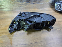 Laden Sie das Bild in den Galerie-Viewer, Frontscheinwerfer Ford Focus NX7B-13E014-CD Rechts Scheinwerfer Headlight SCH6042404554jo