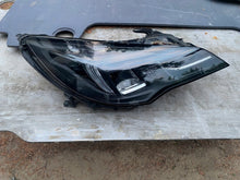 Laden Sie das Bild in den Galerie-Viewer, Frontscheinwerfer Opel Astra K 39195689 Rechts Scheinwerfer Headlight SCH2671061858es